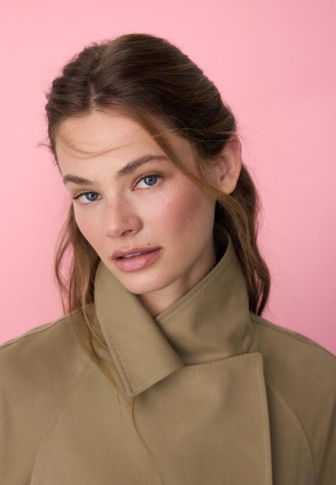 Cappotto corto e fluido con cintura