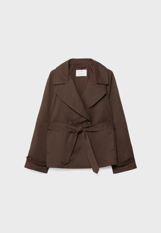 Cappotto corto e fluido con cintura Cappotto corto e fluido con cintura