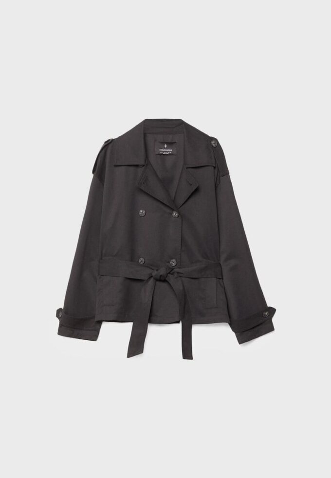 Cappotto corto e fluido con cintura