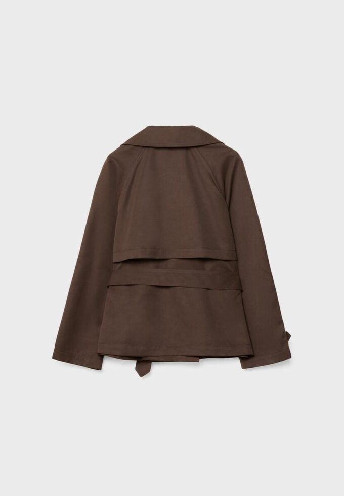 Cappotto corto e fluido con cintura Cappotto corto e fluido con cintura