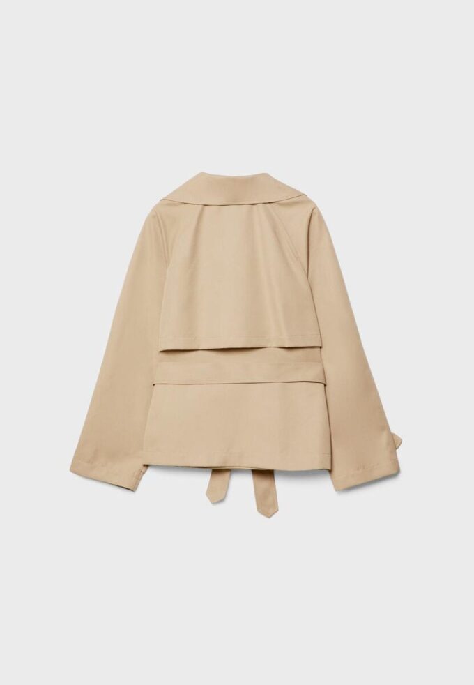 Cappotto corto e fluido con cintura Cappotto corto e fluido con cintura