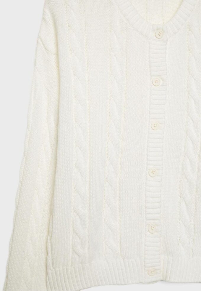 Cardigan con lavorazione a trecce e chiusura con bottoni