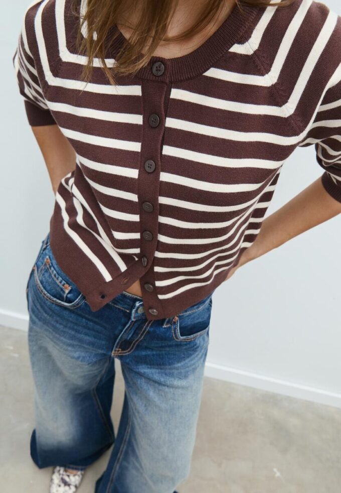 Cardigan in maglia con bottoni e maniche raglan Cardigan in maglia con bottoni e maniche raglan