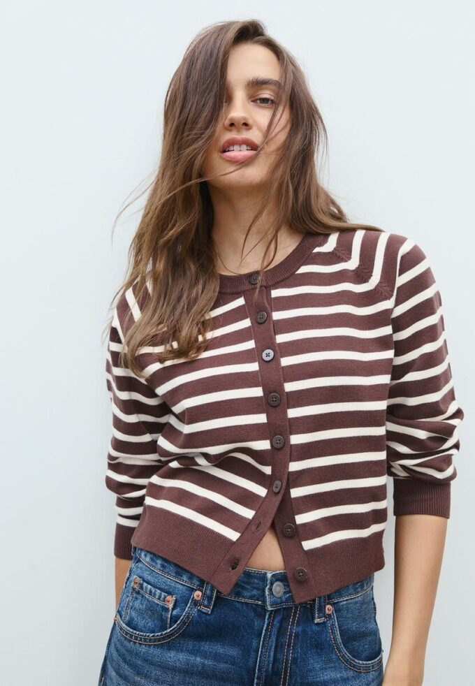 Cardigan in maglia con bottoni e maniche raglan Cardigan in maglia con bottoni e maniche raglan