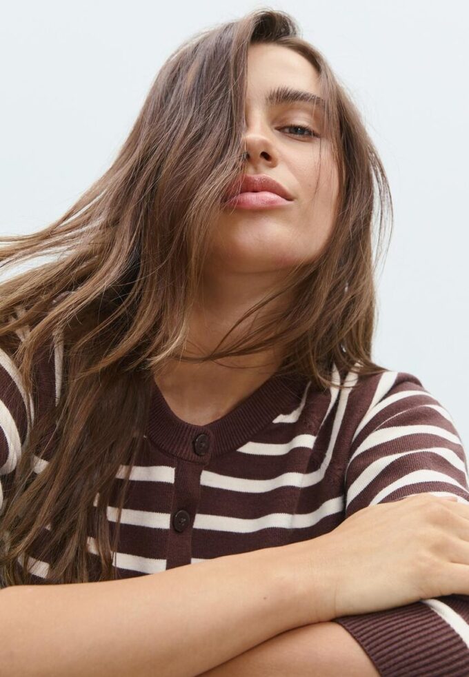 Cardigan in maglia con bottoni e maniche raglan Cardigan in maglia con bottoni e maniche raglan