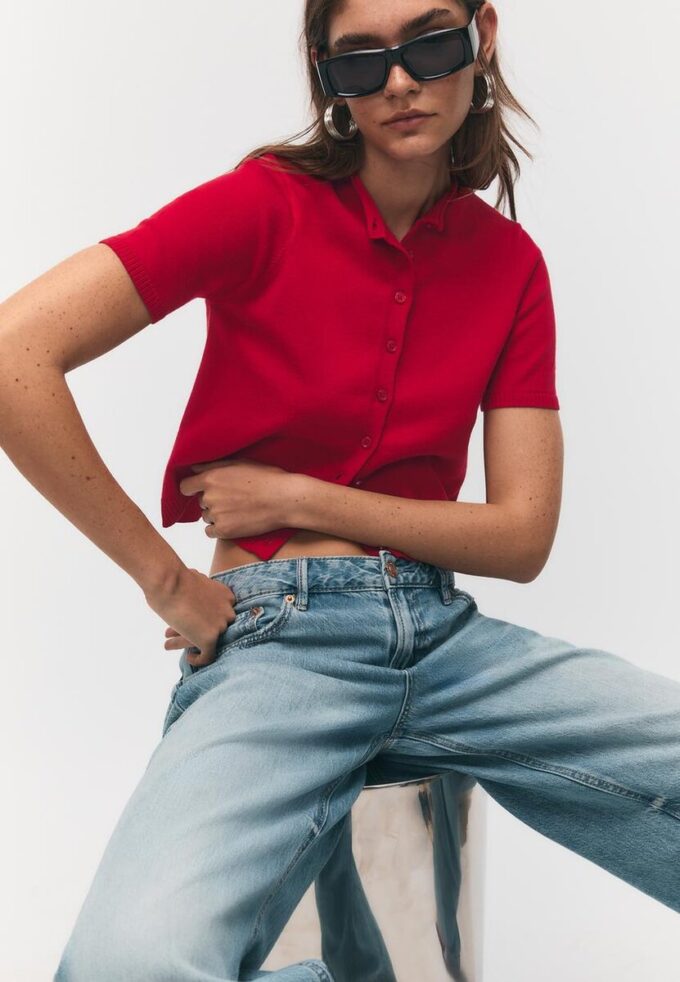 Cardigan in maglia con collo alto e bottoni