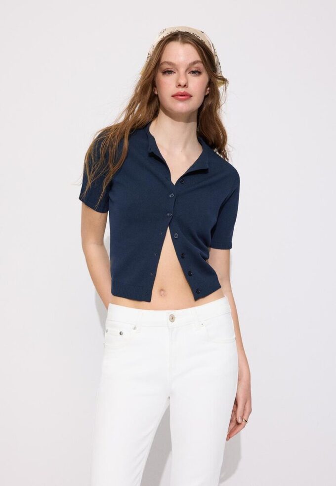 Cardigan in maglia con collo alto e bottoni