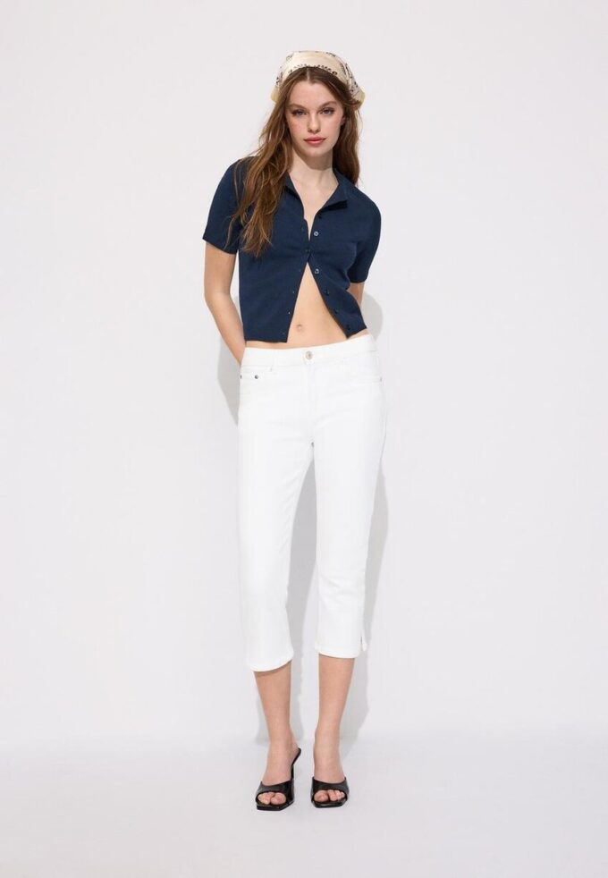 Cardigan in maglia con collo alto e bottoni