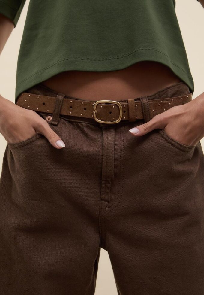 Cintura con borchie dorate