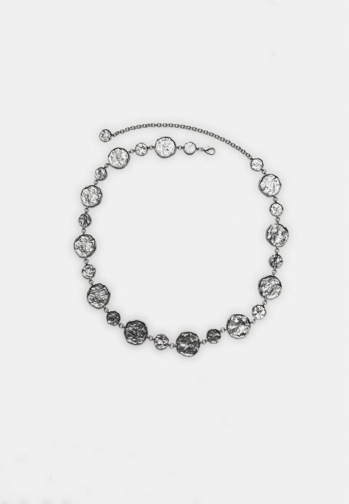 Cintura in metallo con placche rotonde