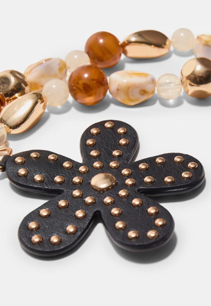 Ciondolo con fiore e pallina da biliardo