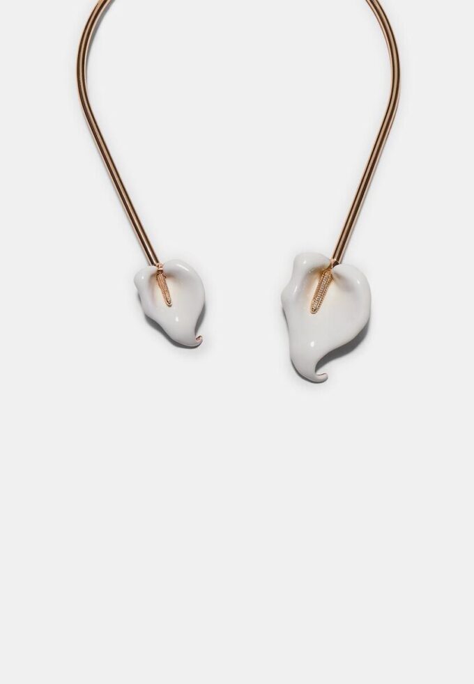 Collana girocollo con fiore di calla