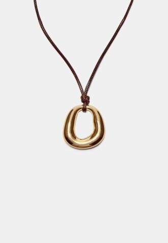 Collana in corda con ciondolo