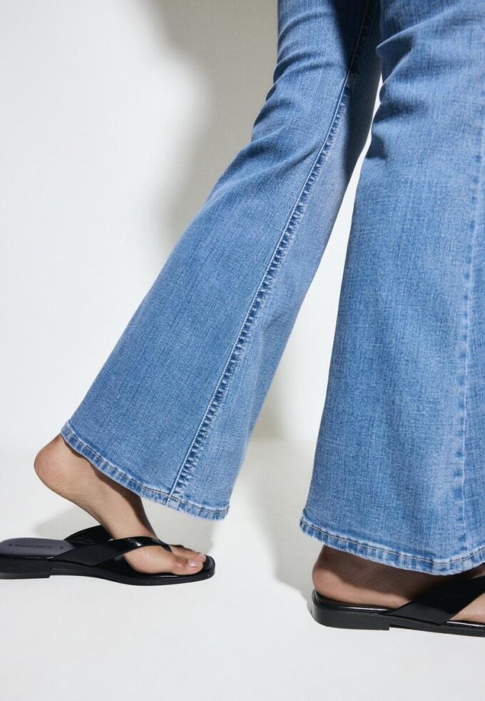 D04 Jeans Flared a vita bassa