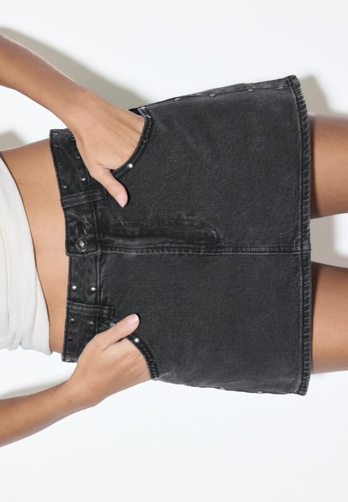 D62 Skort in denim con borchie