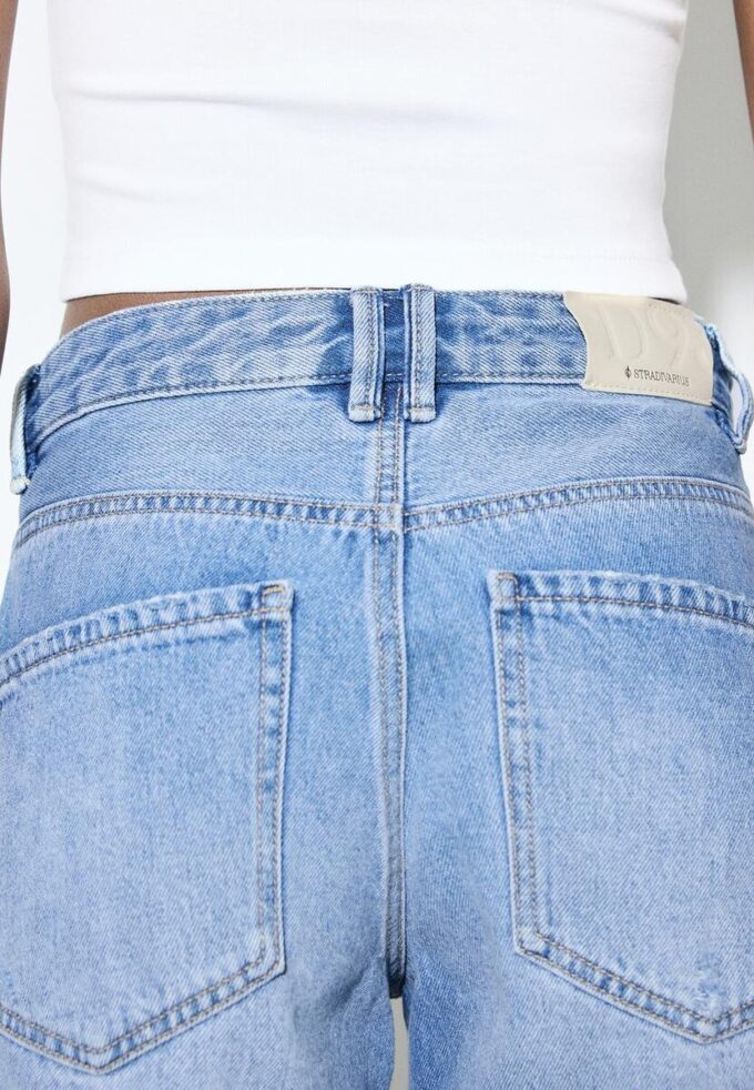 D93 Pantaloncini in denim a vita alta