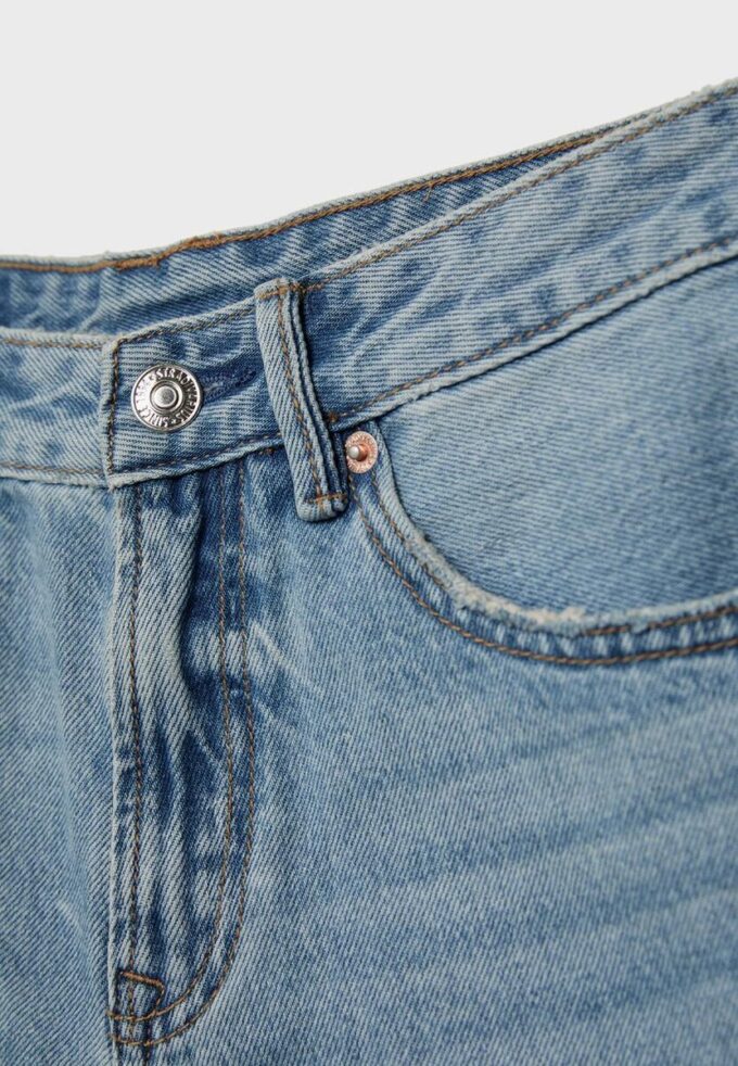 D93 Pantaloncini in denim a vita alta