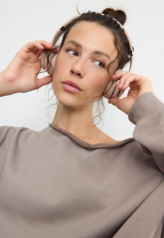 Felpa basic con spalle scoperte