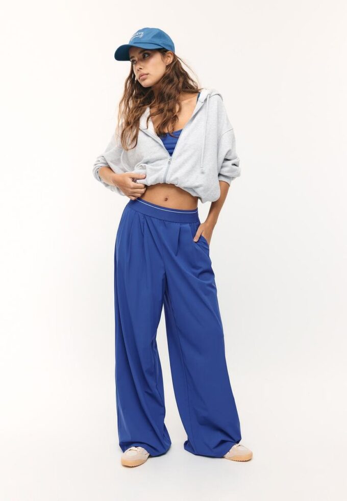 Felpa bomber con cappuccio stampata