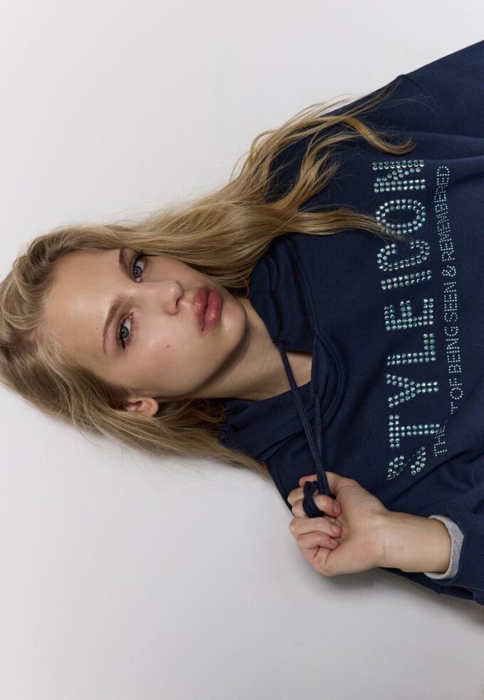 Felpa con cappuccio con strass Felpa con cappuccio con strass