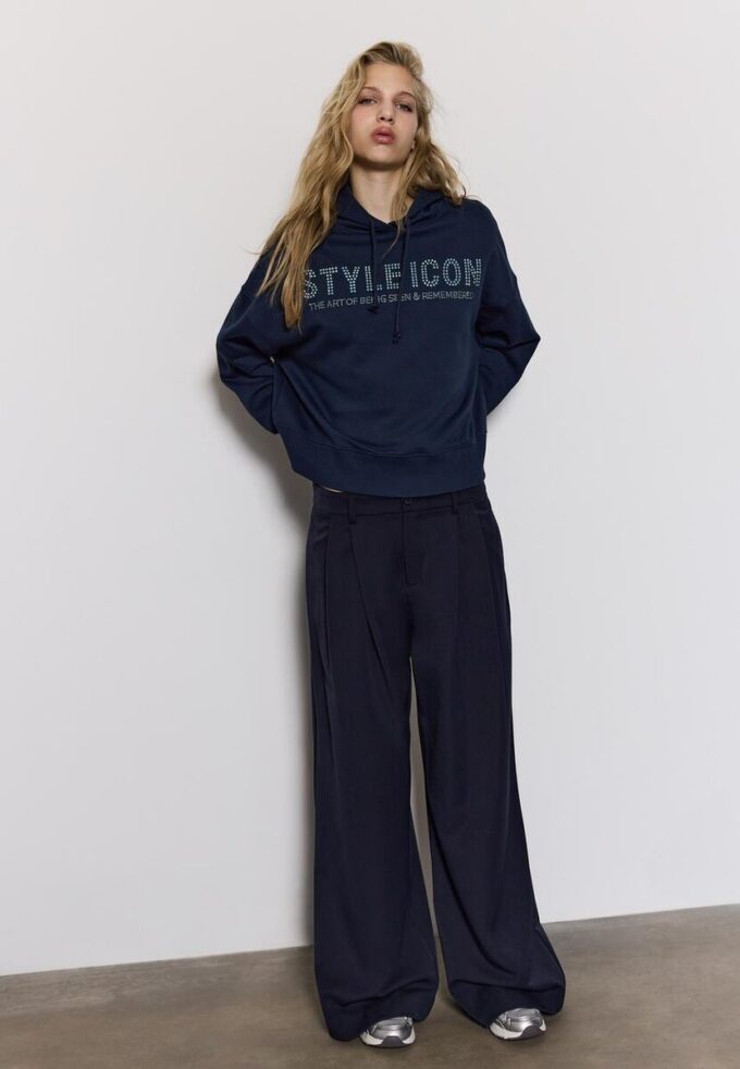 Felpa con cappuccio con strass Felpa con cappuccio con strass