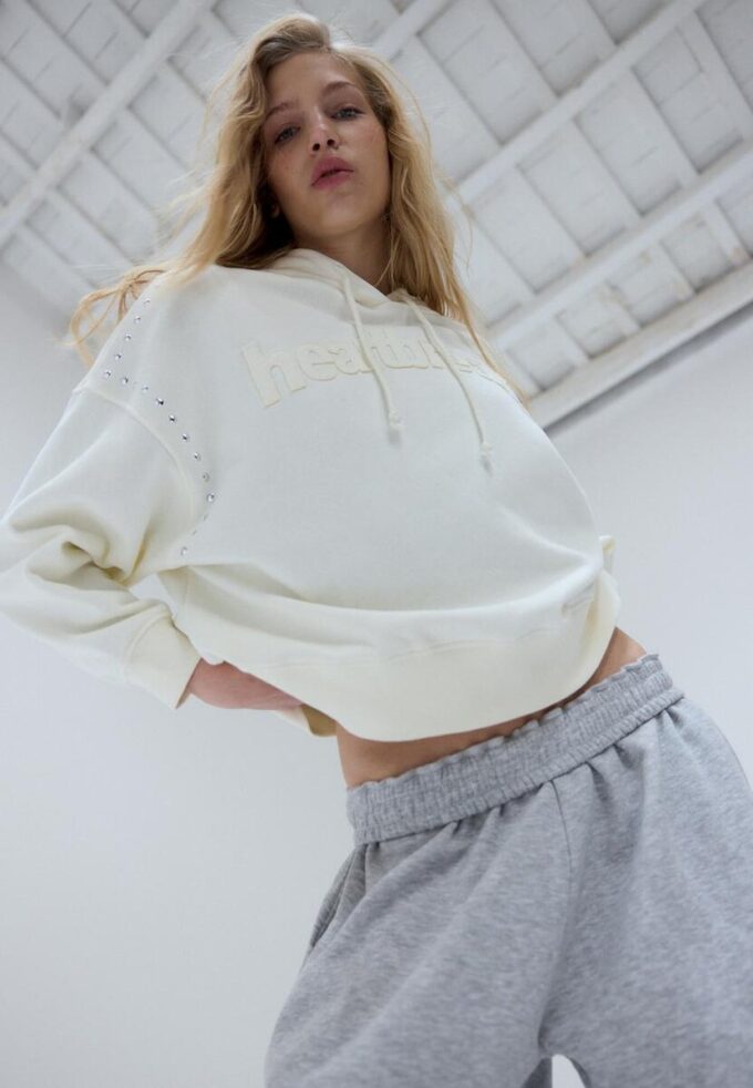 Felpa con cappuccio ricamata con borchie