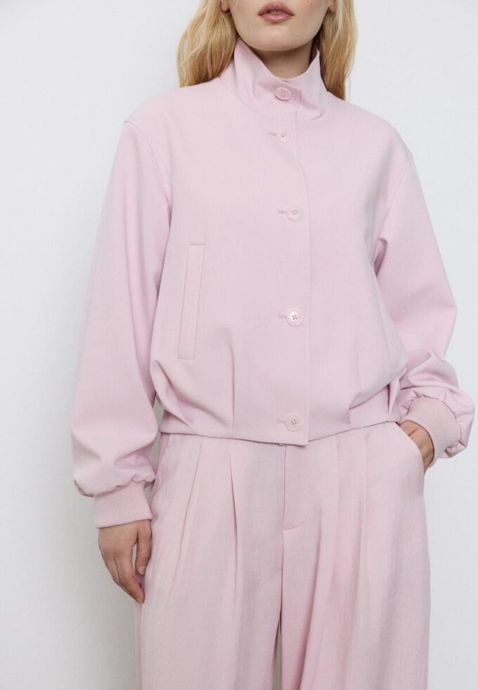 Giacca a collo alto con maniche a sbuffo