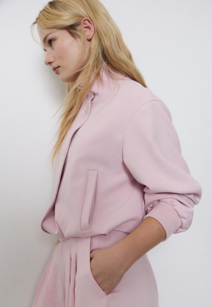 Giacca a collo alto con maniche a sbuffo