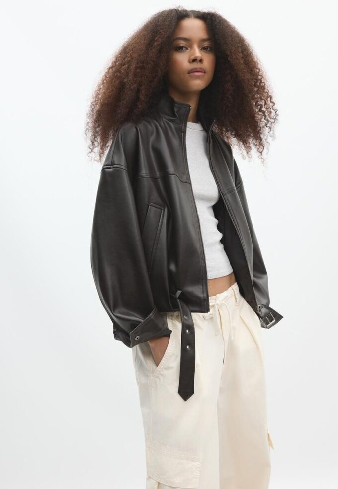 Giacca a palloncino effetto pelle con cintura