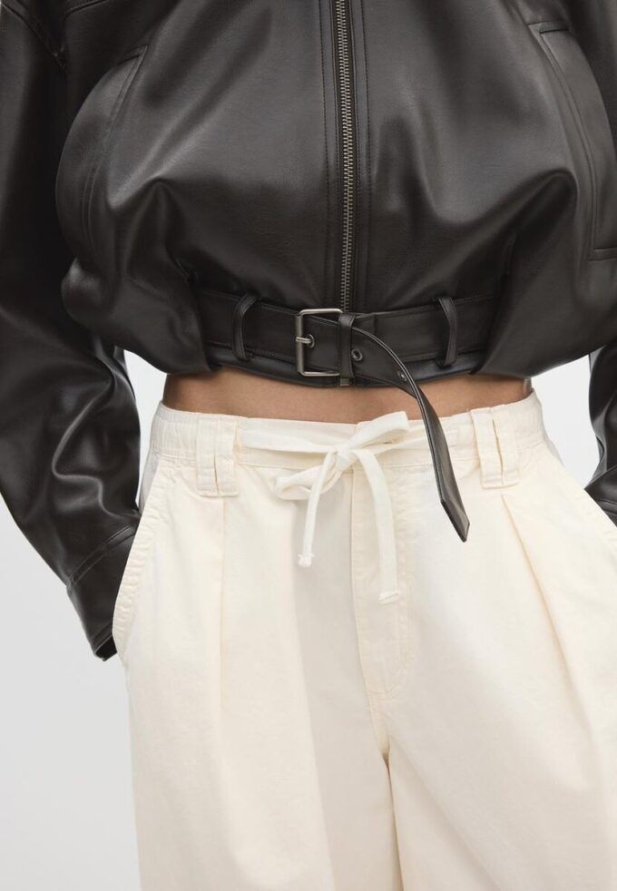 Giacca a palloncino effetto pelle con cintura