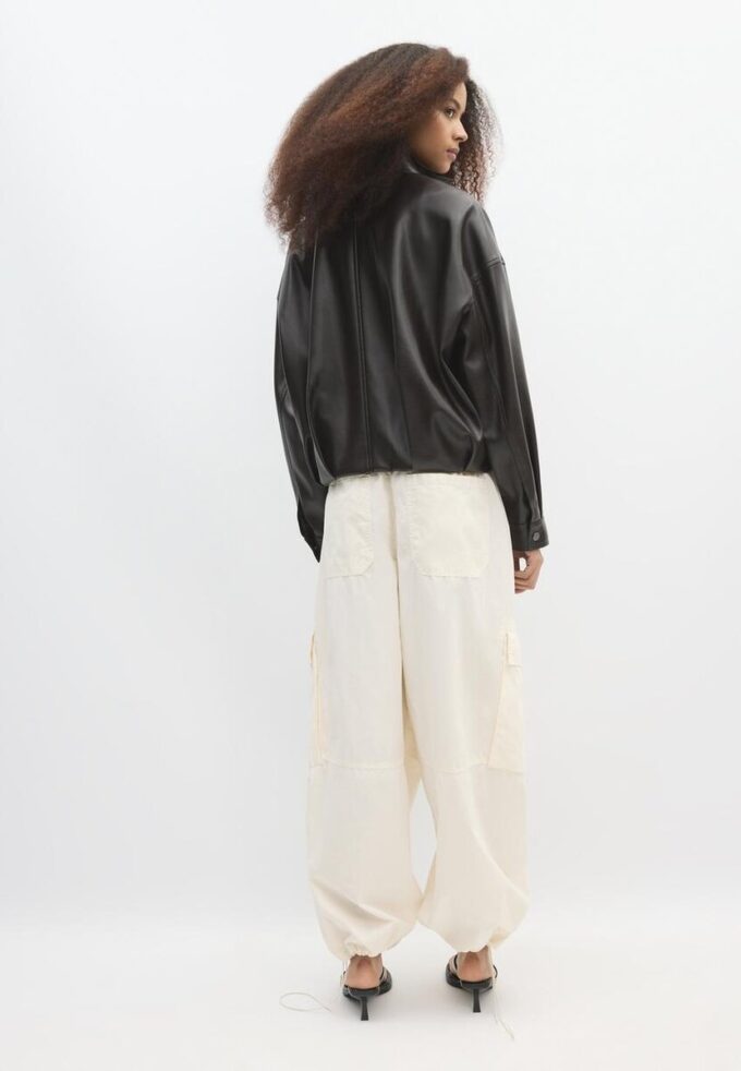 Giacca a palloncino effetto pelle con cintura
