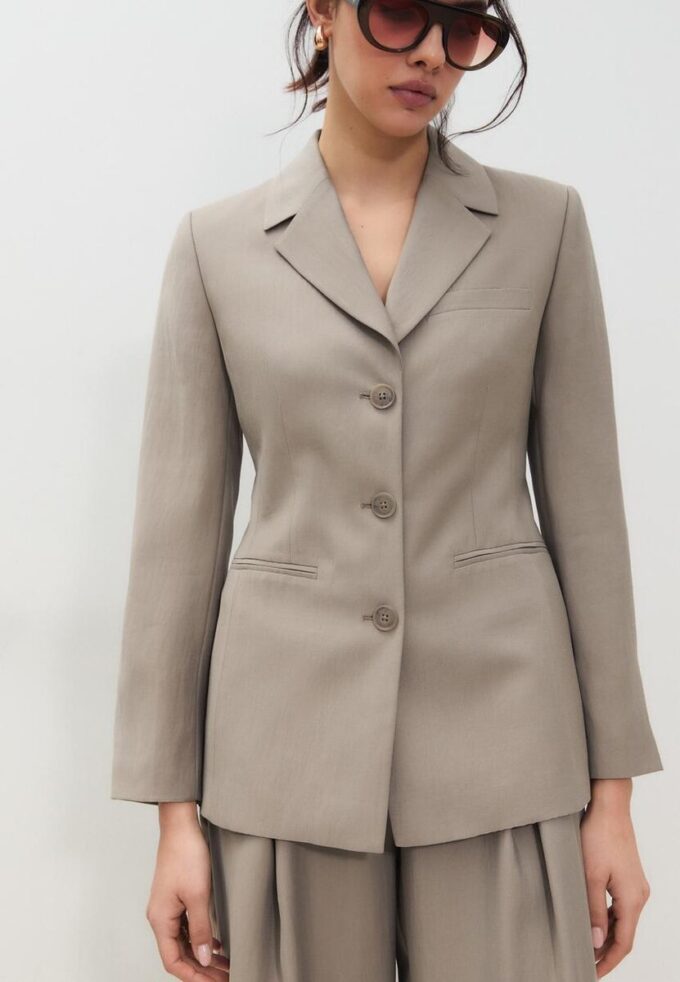 Giacca aderente a 3 bottoni Giacca aderente a 3 bottoni