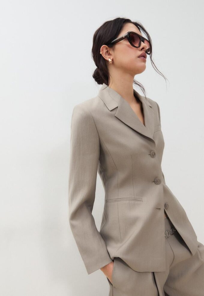 Giacca aderente a 3 bottoni Giacca aderente a 3 bottoni