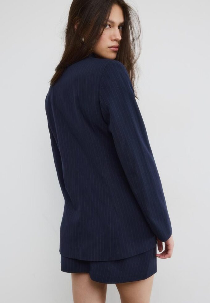 Giacca aderente a righe Giacca aderente a righe