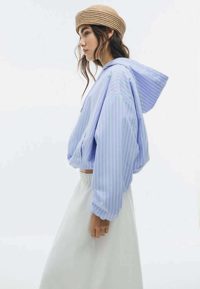 Giacca basic a righe in nylon con cappuccio Giacca basic a righe in nylon con cappuccio