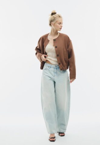 Giacca con collo rotondo e maniche a sbuffo