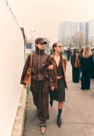 Giacca in pelle con tasche e vita regolabile