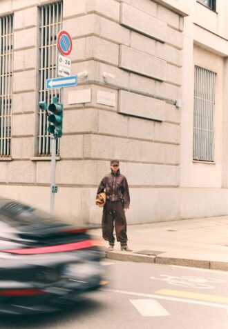 Giacca in pelle con tasche e vita regolabile