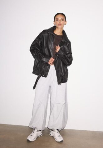 Giacca oversize in ecopelle con revers