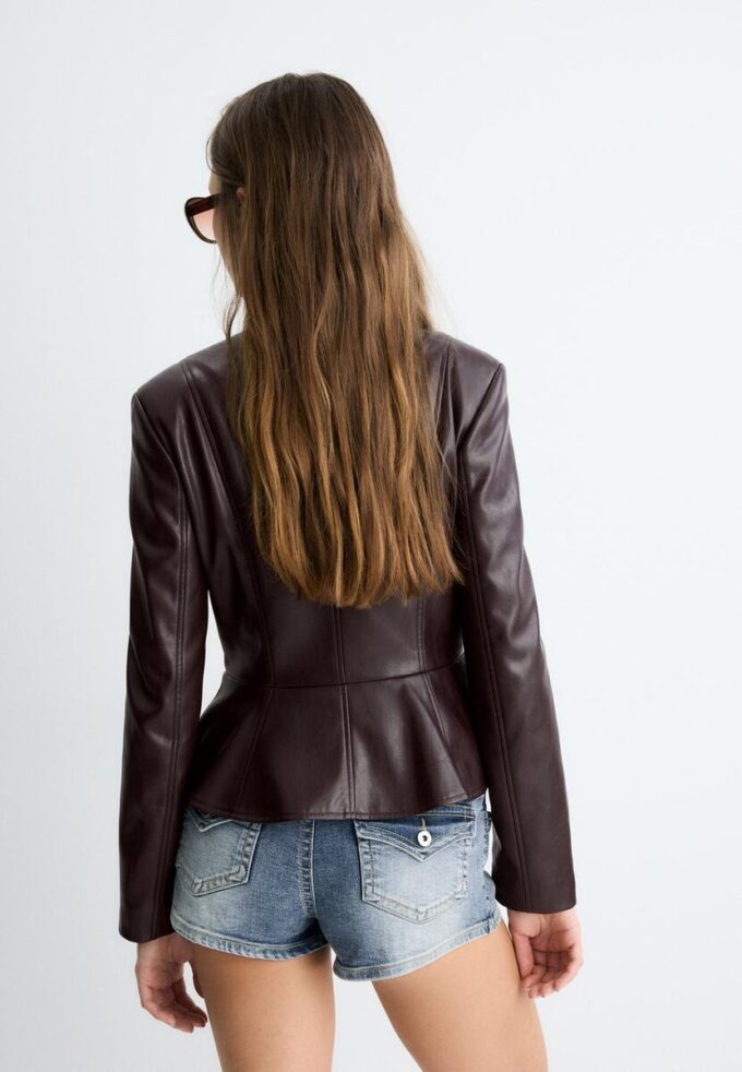 Giacca peplum effetto pelle senza colletto