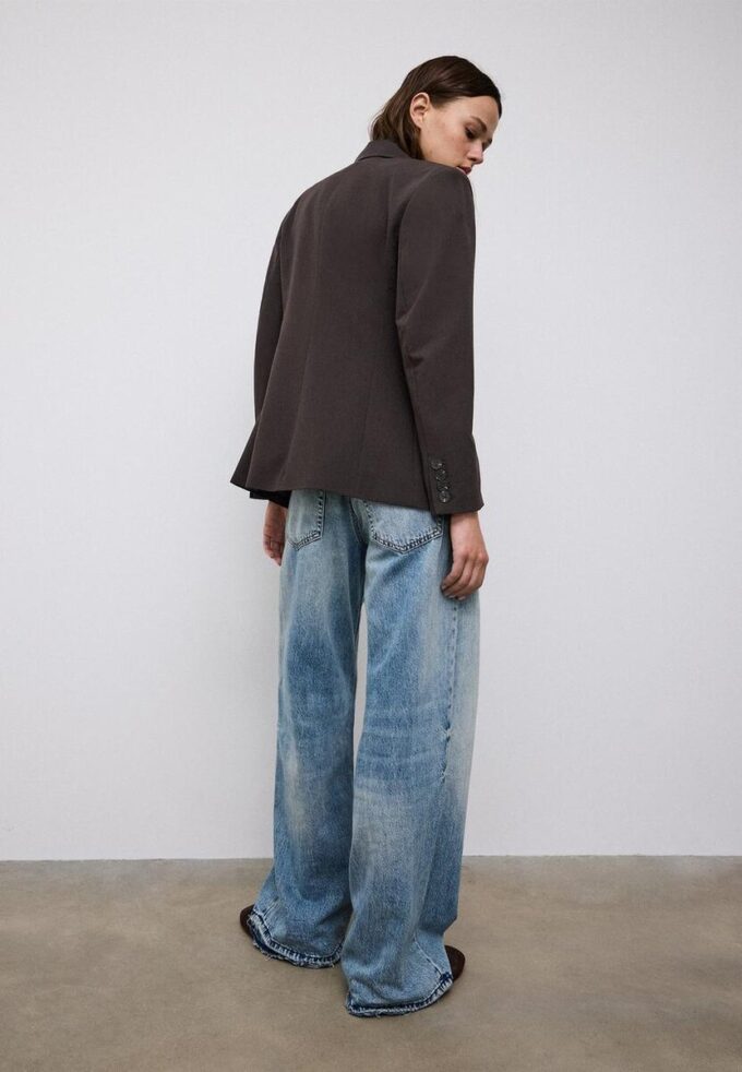 Giacca sartoriale abbottonata