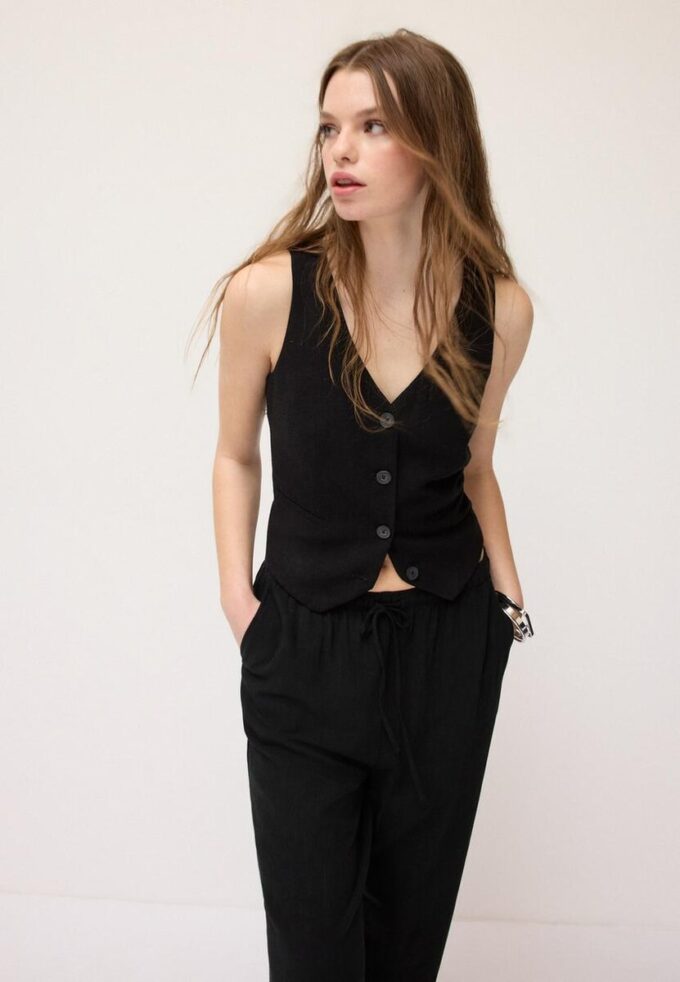 Gilet abbottonato effetto lino