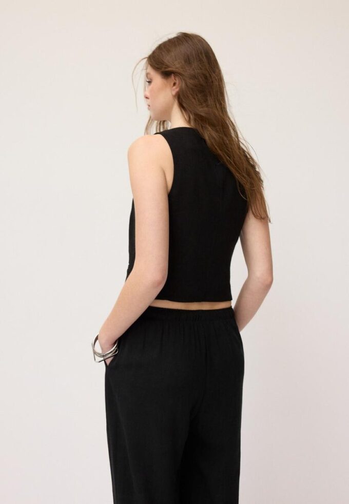 Gilet abbottonato effetto lino