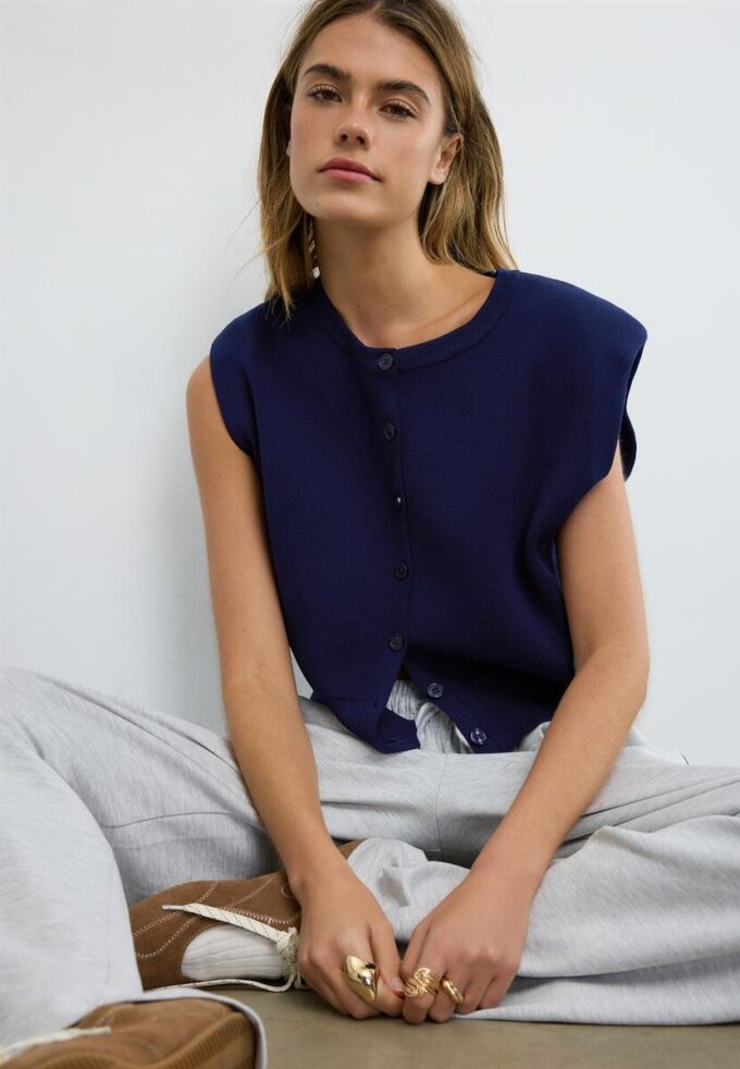 Gilet in maglia con spalline imbottite Gilet in maglia con spalline imbottite