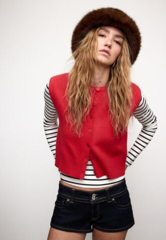 Gilet in maglia con spalline imbottite