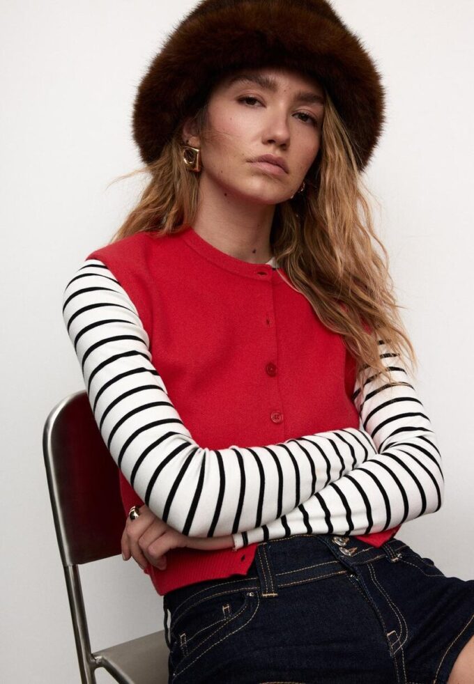 Gilet in maglia con spalline imbottite Gilet in maglia con spalline imbottite