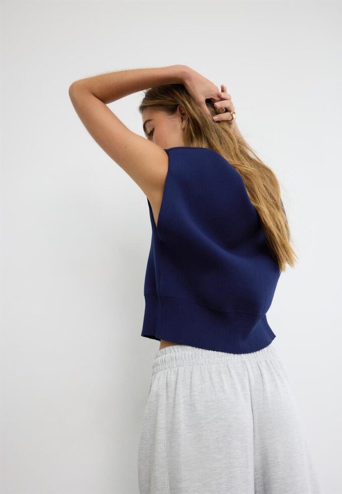 Gilet in maglia con spalline imbottite Gilet in maglia con spalline imbottite