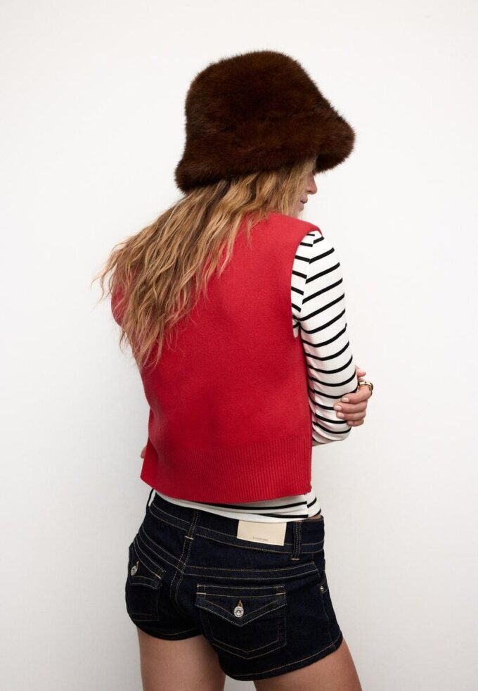 Gilet in maglia con spalline imbottite Gilet in maglia con spalline imbottite