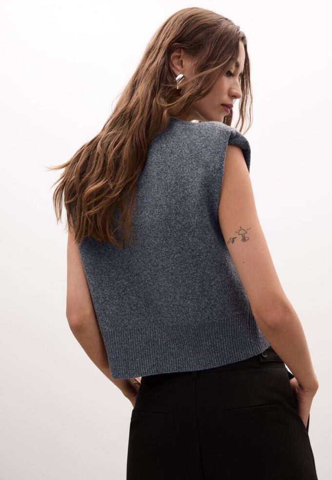 Gilet in maglia con spalline imbottite Gilet in maglia con spalline imbottite