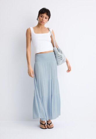 Gonna a pannelli con filo metallico